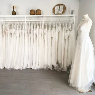 bridal-shop-furniture-shopfitting-retail-shelving-shelvingsystem1