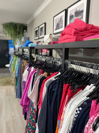 clothing-rail-shopfittings-clothing-wall-rail-fashion-mandai-design
