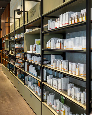 cosmetics-shelving-aromapflege-mandai-design-1