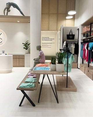 retail-display-tables-sales-table-shop-table-presentation-table-shopfitting-mandaidesign-5