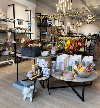 retail-display-tables-sales-table-shop-table-presentation-table-shopfitting-mandaidesign