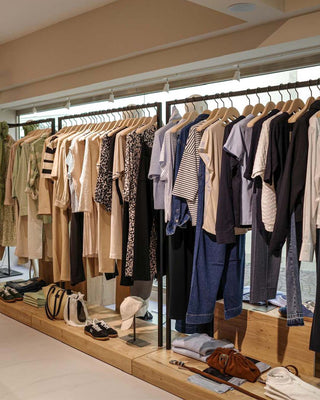 retail-displays-azani-boutique_5