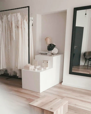 bridal-salon-interior-display-pedestal-claudia-schuster-mandai-design