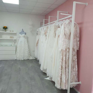 bridal-shopfittings-retail-shelf-brautzauber-curvy-mandai-design-9