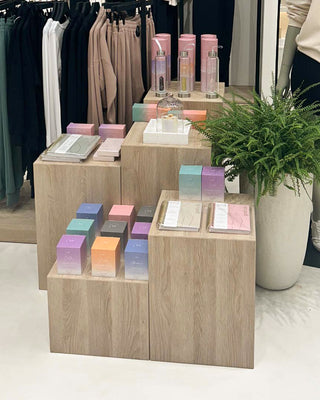 display-pedestals-cube-retail-design-athleisure