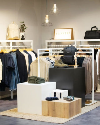 display-pedestals-retail-cubes-cube-table-mandai-design