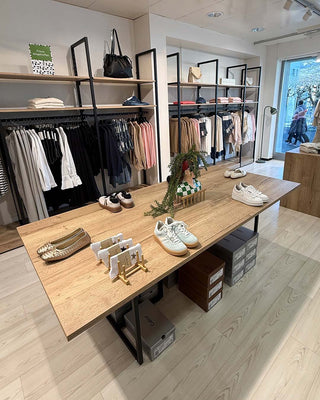 display-table-retail-table-mandaidesign