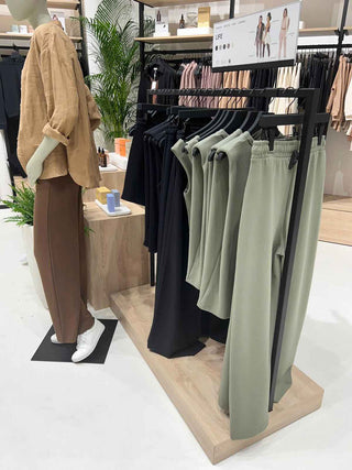 lc-dubai-mandai-design-clothes-rack
