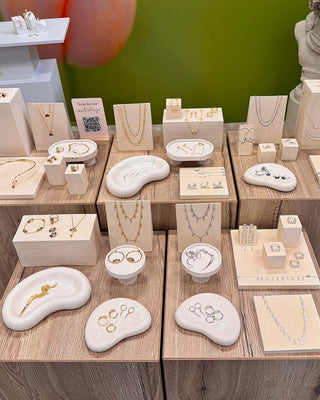 linda-fiore-jewelry-pop-up-display_3