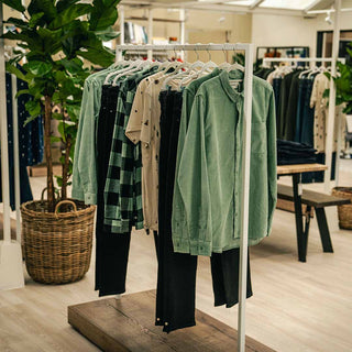 retail-clothing-rack-clothes-rails-store-fixtures-mandai-design-7
