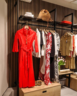 retail-displays-azani-boutique_2