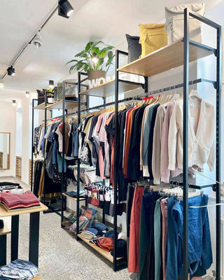 retail-shelving-display-shelf-shopfitting-mandai-design-unipolar